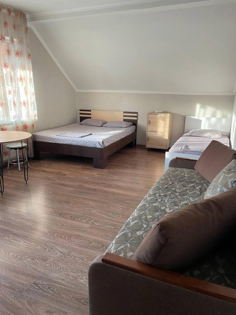 Vip Hostel Mukacheve Luaran gambar